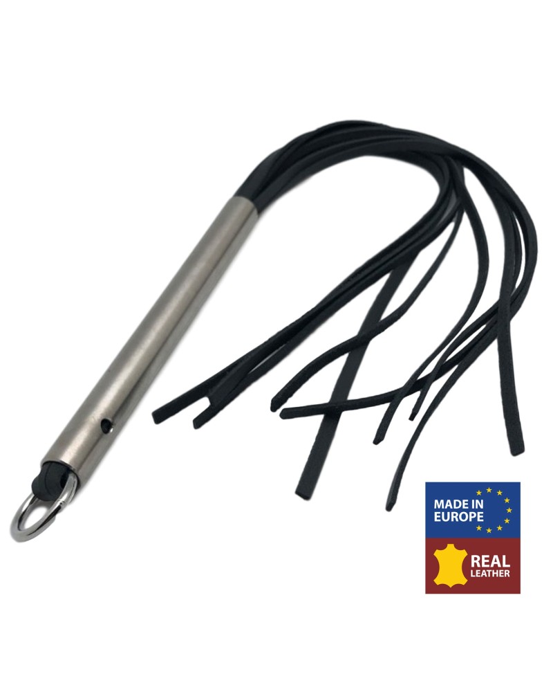 Martinet 12 brins en cuir - Manche Alu - 53cm Martinet 12 brins en cuir - Manche Alu - 53cm